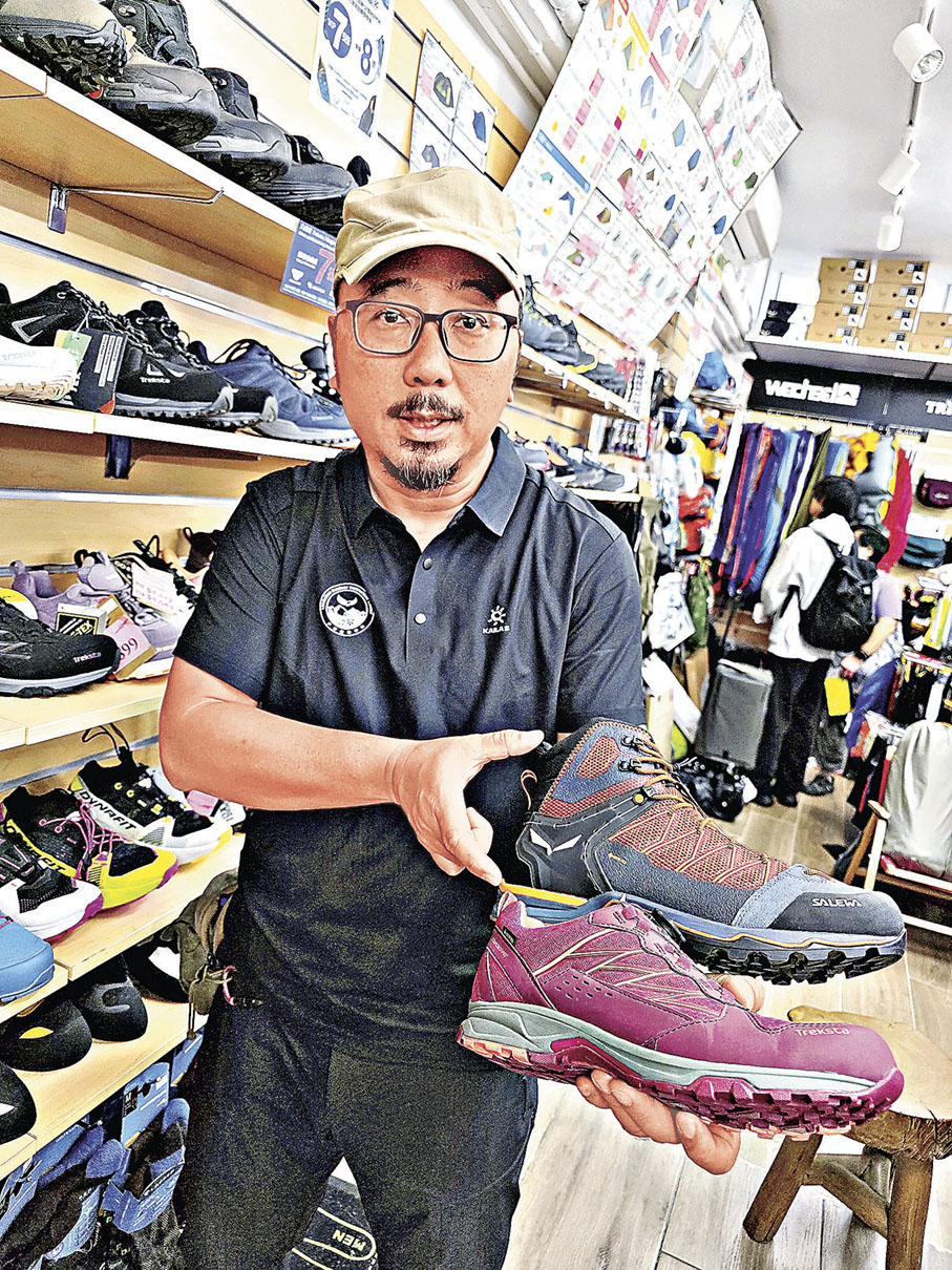 ■中筒鞋（上）及低筒鞋