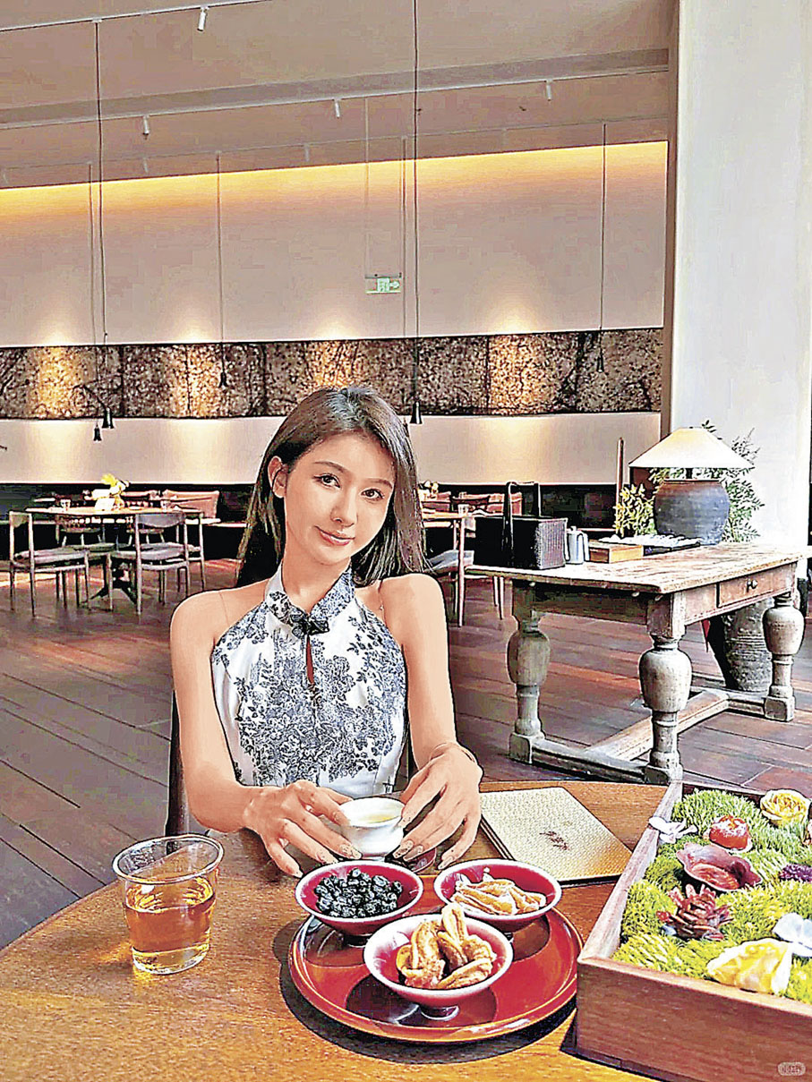 ■餐廳的古木風格裝潢夠出片，吸引不少網紅捧場。 小紅書@喬伊很餓