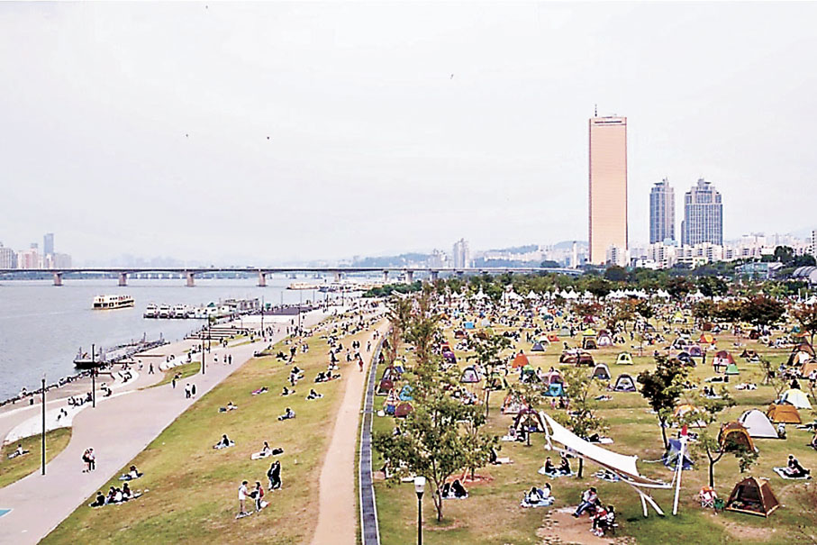■漢江公園乃當地居民假日的休憩勝地。