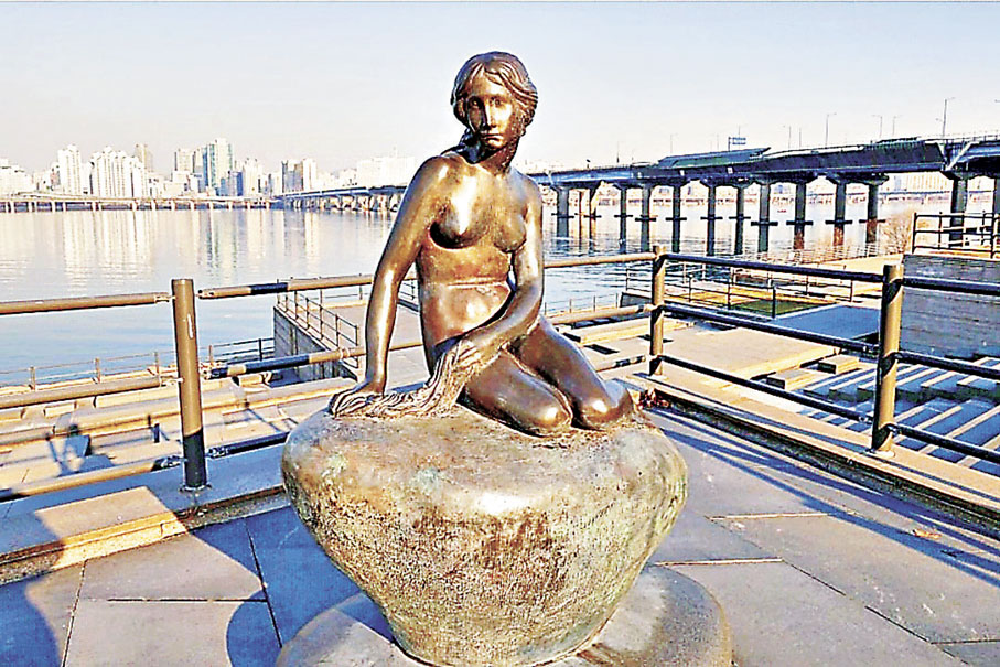 ■水光廣場中間還有一個雕像。