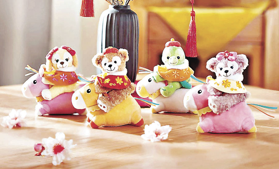 ■Duffy與好友們騎在馬仔上，相當得意。