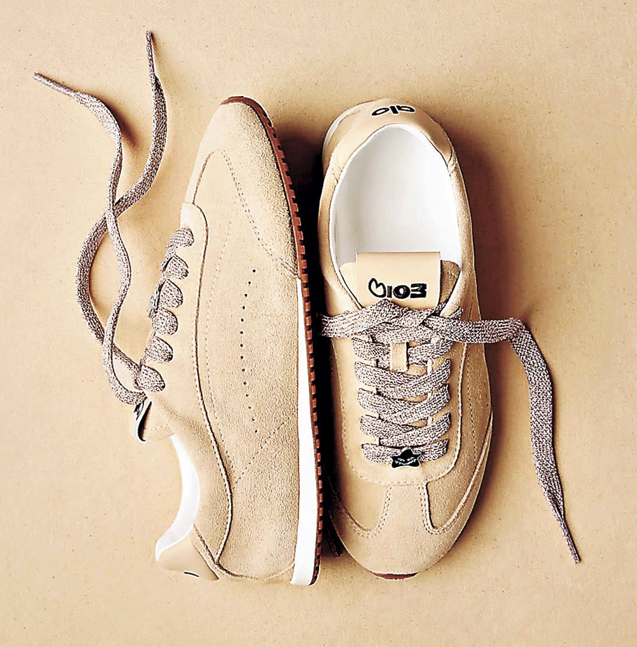 ■鞋子採用麂皮材料設計。