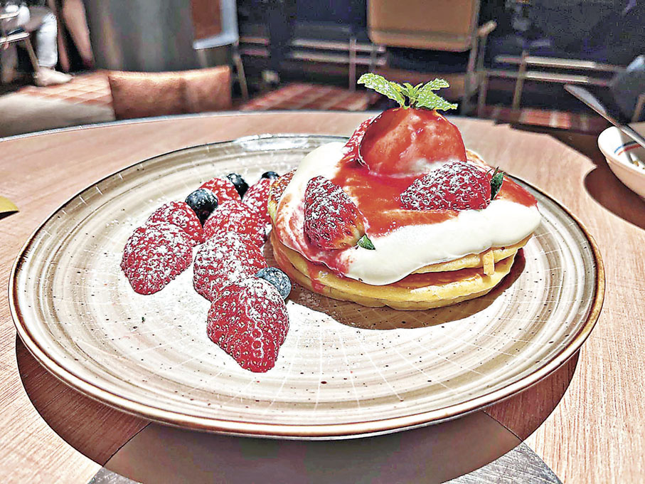 ■莓多多鬆餅賣相精緻，女生難忍口。