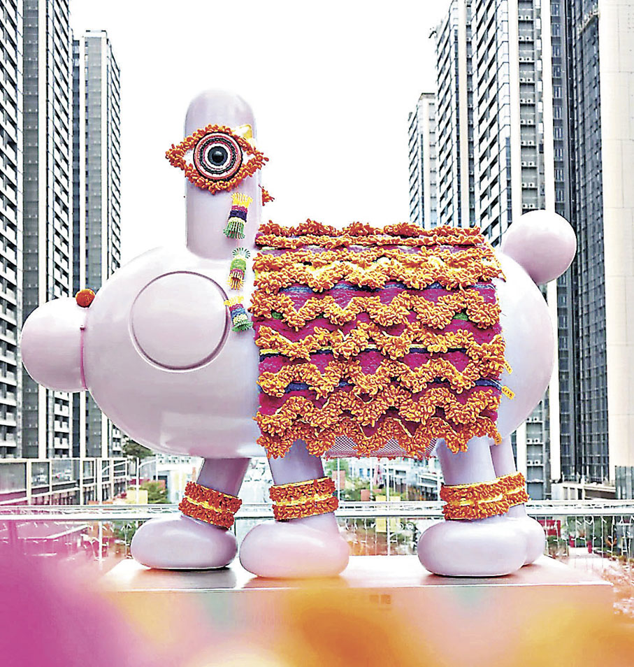 ■粉紅小狗穿上冬日新裝，顏值升級。