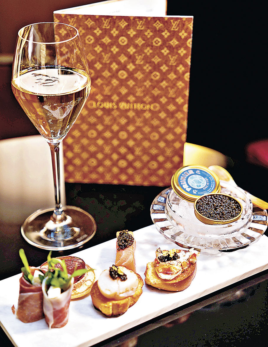 ■品嘗特色雞尾酒和小食。