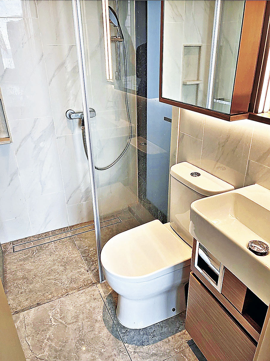 ■浴室採用淋浴間。