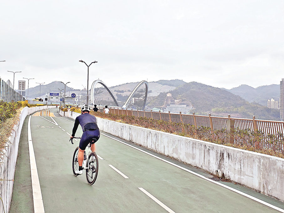 ■跨灣大橋路況及景觀都十分理想。