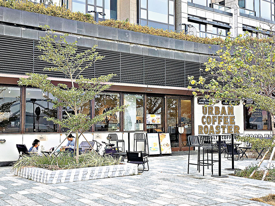 ■將軍澳南單車徑路旁的餐廳可以飽覽海景。