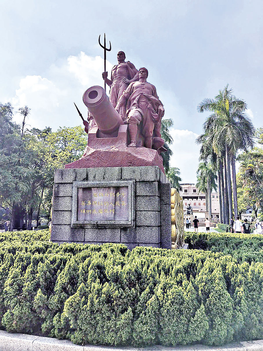 ■鴉片戰爭博物館外的石像紀念英勇抗敵的人民英雄。 小紅書@Jiguang He