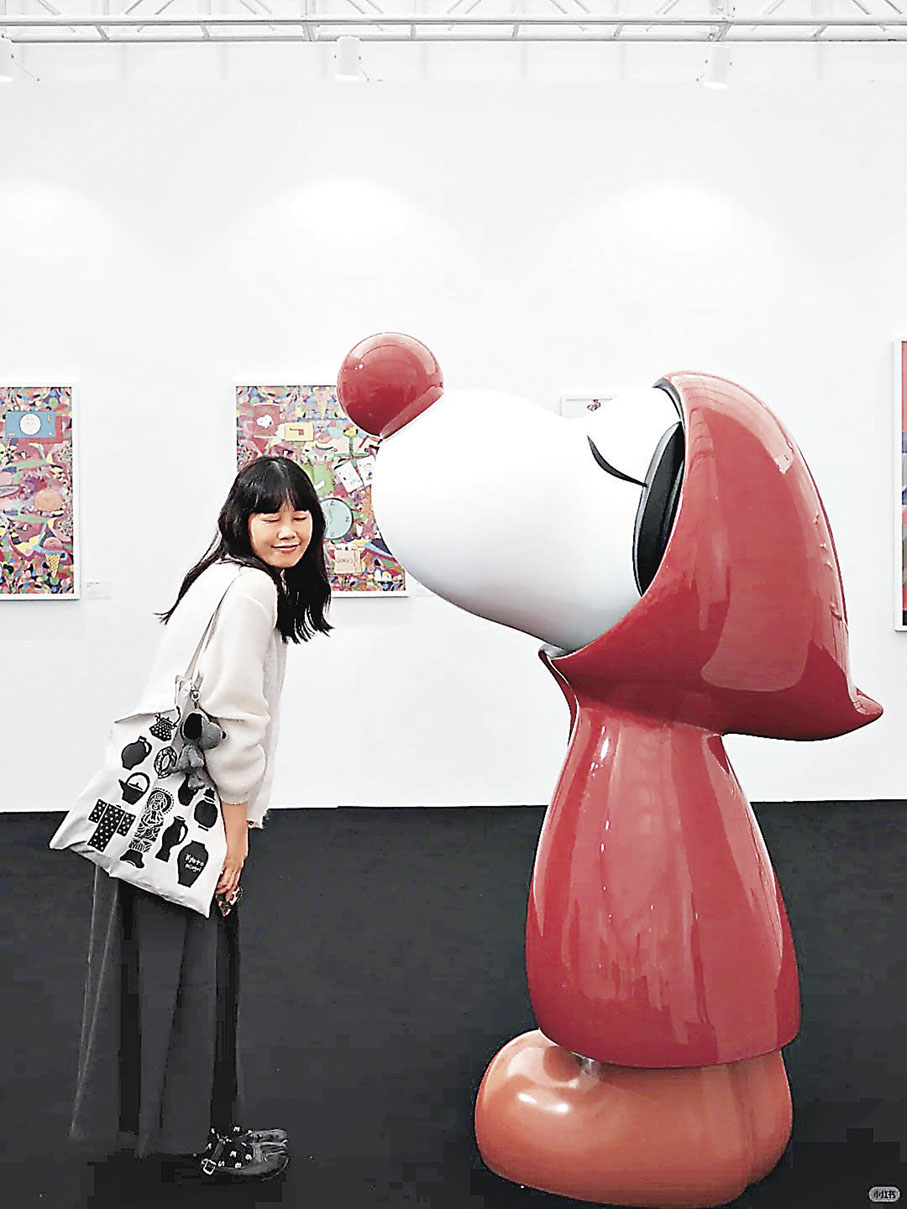 ■參觀人士走進展廳可看到不同造型的史努比。  小紅書@PbPb