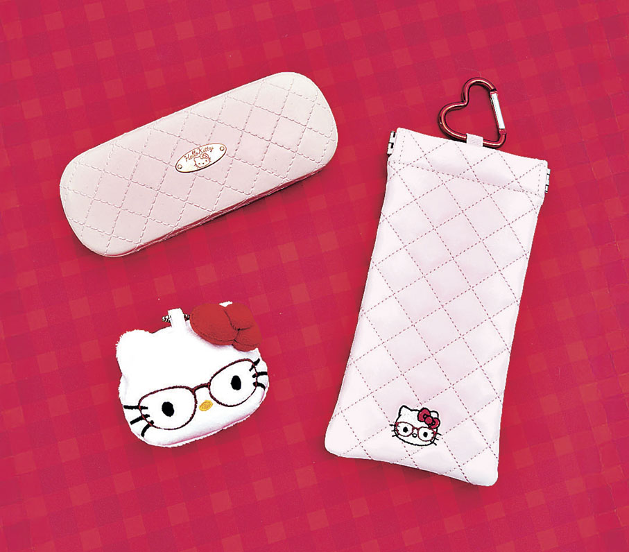 ■眼鏡盒等配件也充滿Hello Kitty元素。