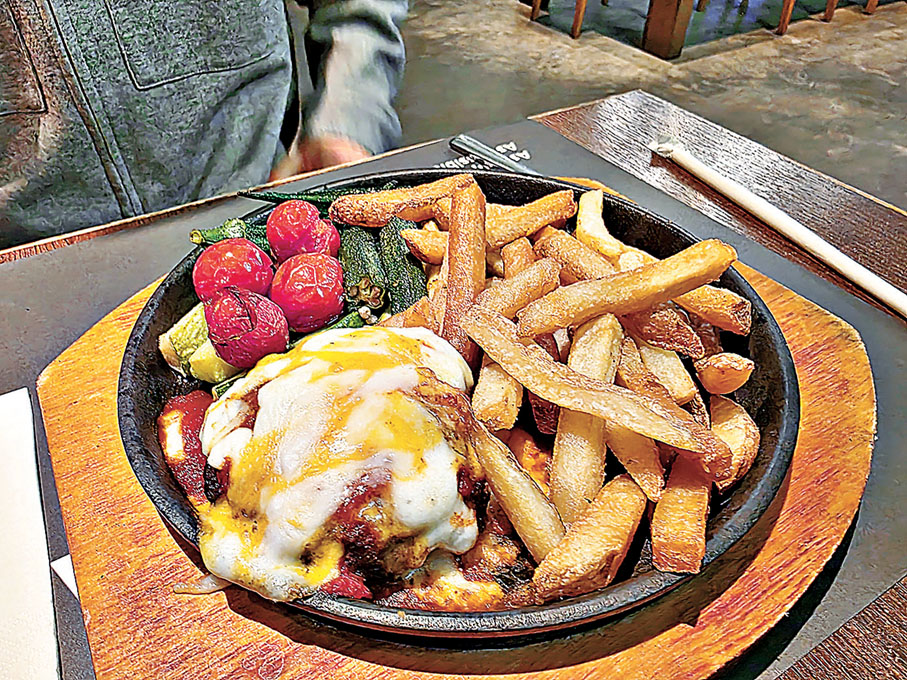 ■ASAP的漢堡扒肉厚多汁。