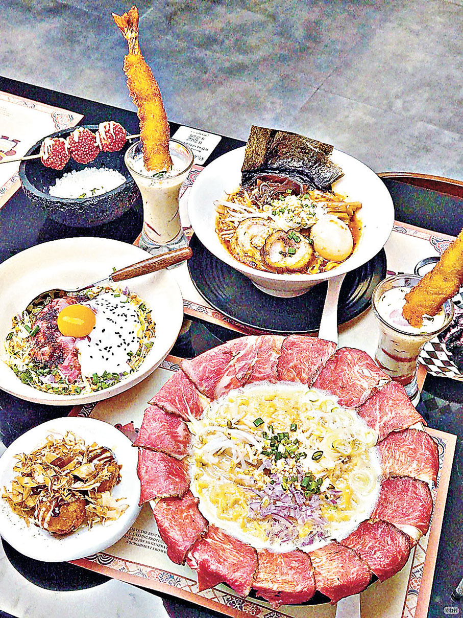 ■62度相撲牛肉拉麵碗邊鋪滿菲力牛肉，最啱「牛魔王」。