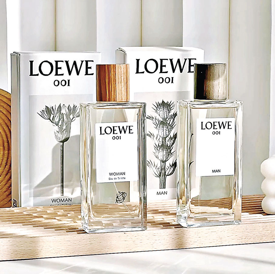 ■Loewe的001淡香水套裝連外包裝都很合襯。