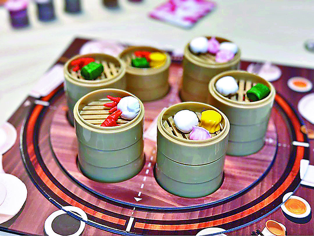 ■《蒸蒸日上》豪華版附有精緻的點心配件。