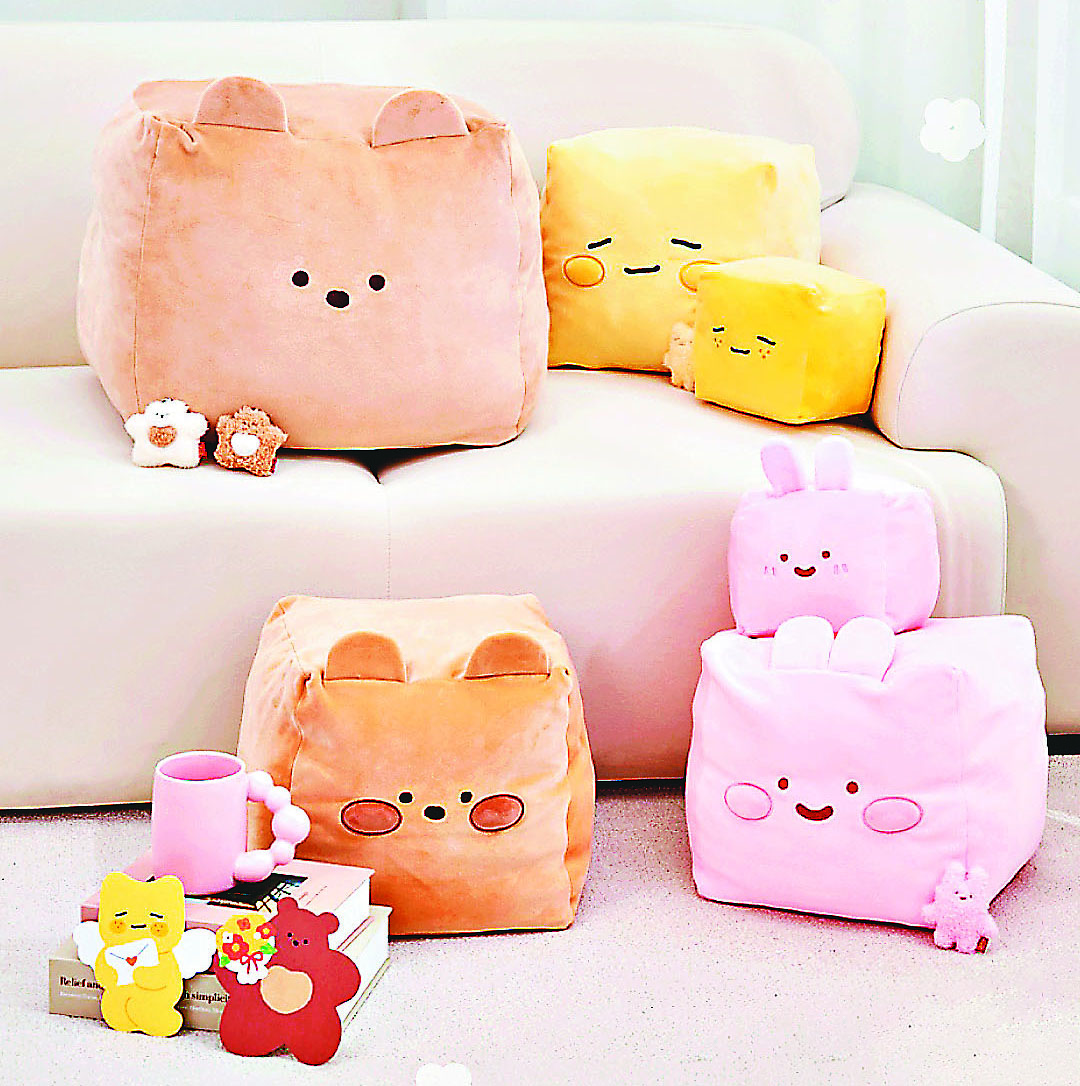 ■方塊攬枕有多個款式和Size。