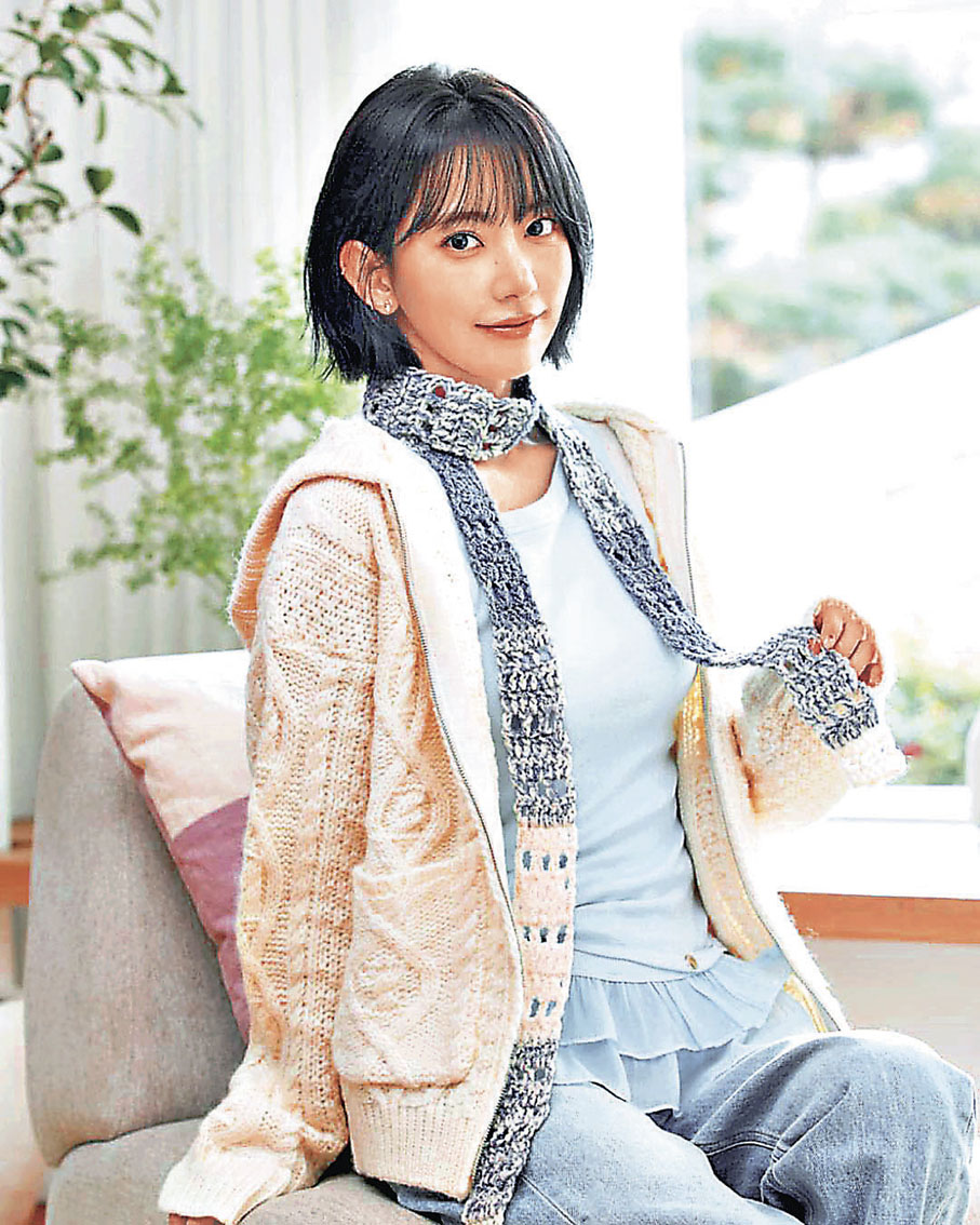■Sakura戴着親手鈎織的頸巾。