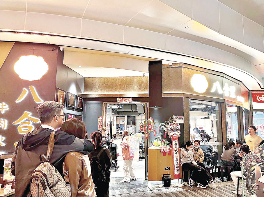 ■卓悅中心店每晚吸引不少情侶或家庭客。