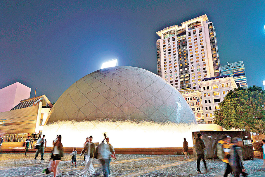 ■夜晚的香港太空館。