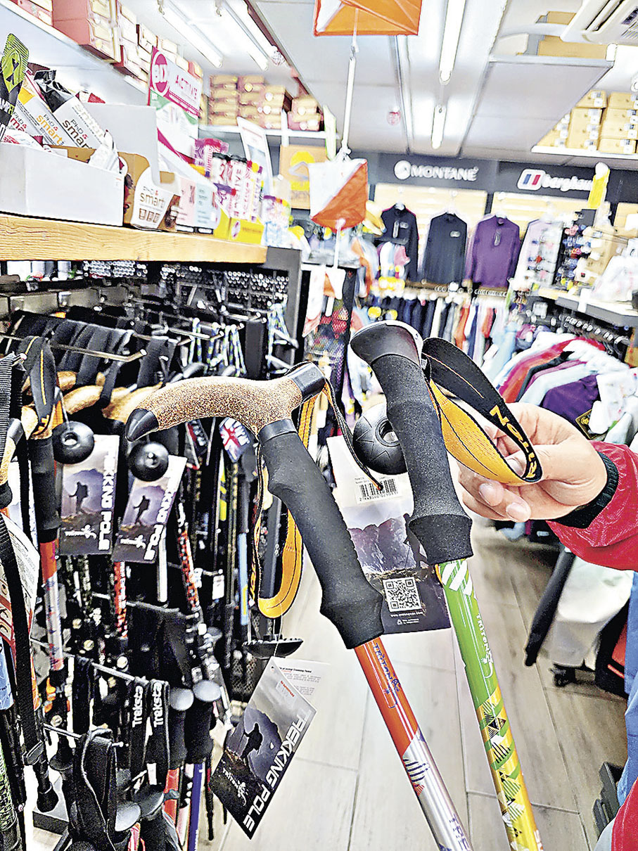 ■登山杖有7字柄及直柄兩大類。