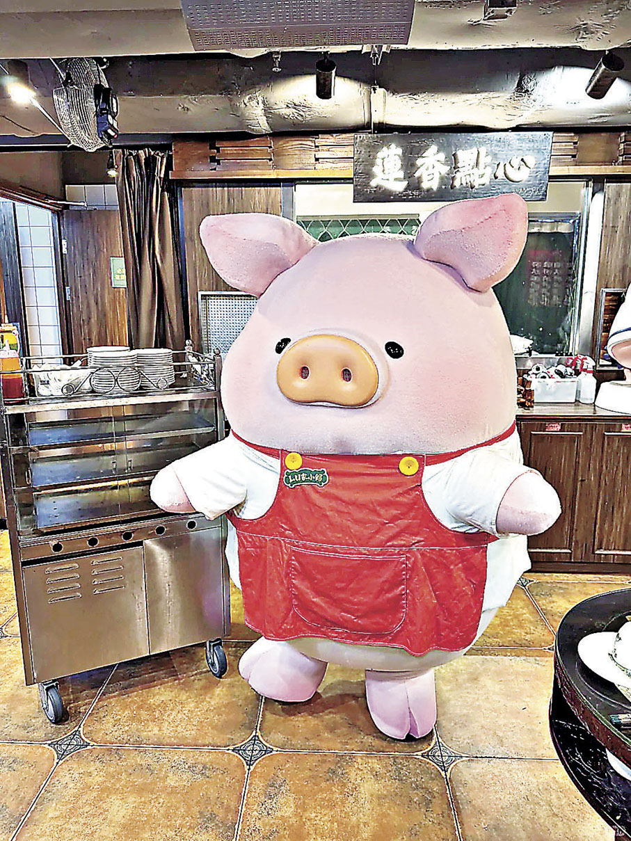 ■LuLu豬人偶會不定期現身「賣點心」。