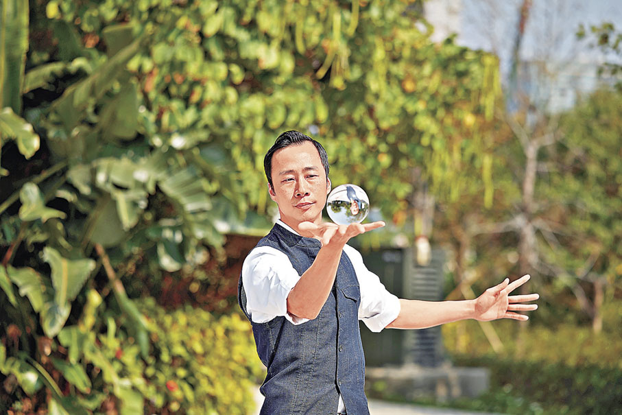 ■野餐的同時享受街頭表演。