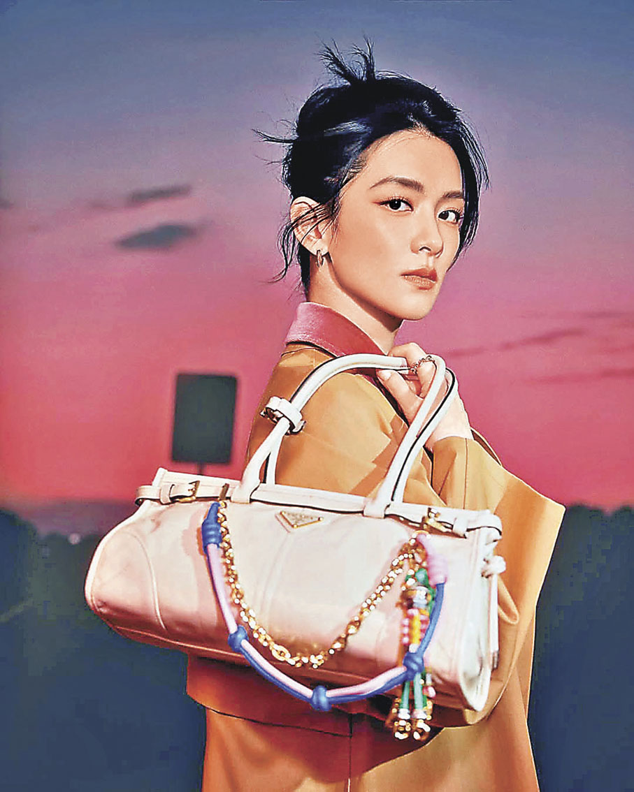 ■Prada Bonnie手袋採用軟身皮革。