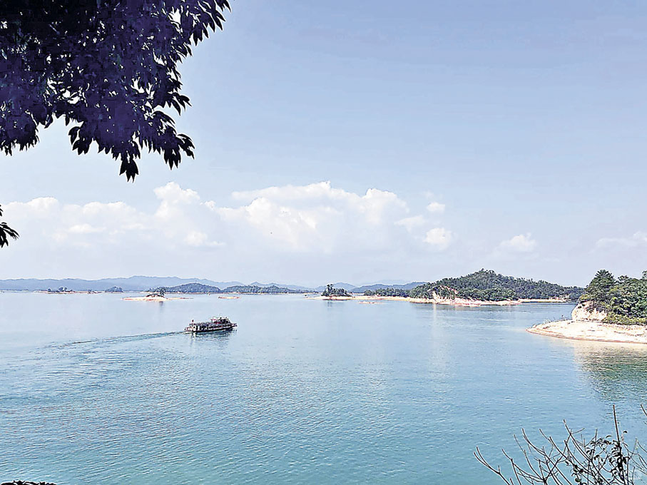 ■萬綠湖景色怡人，湖水碧綠如玉。  小紅書@治癒小日子