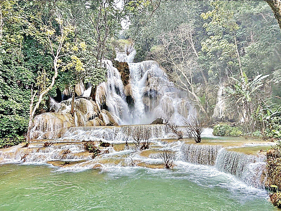 ■關西瀑布高50平方米，約17層樓的高。