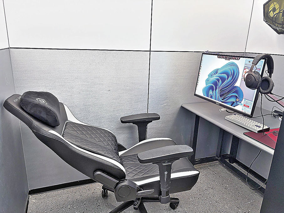 ■座椅靠背可調節。