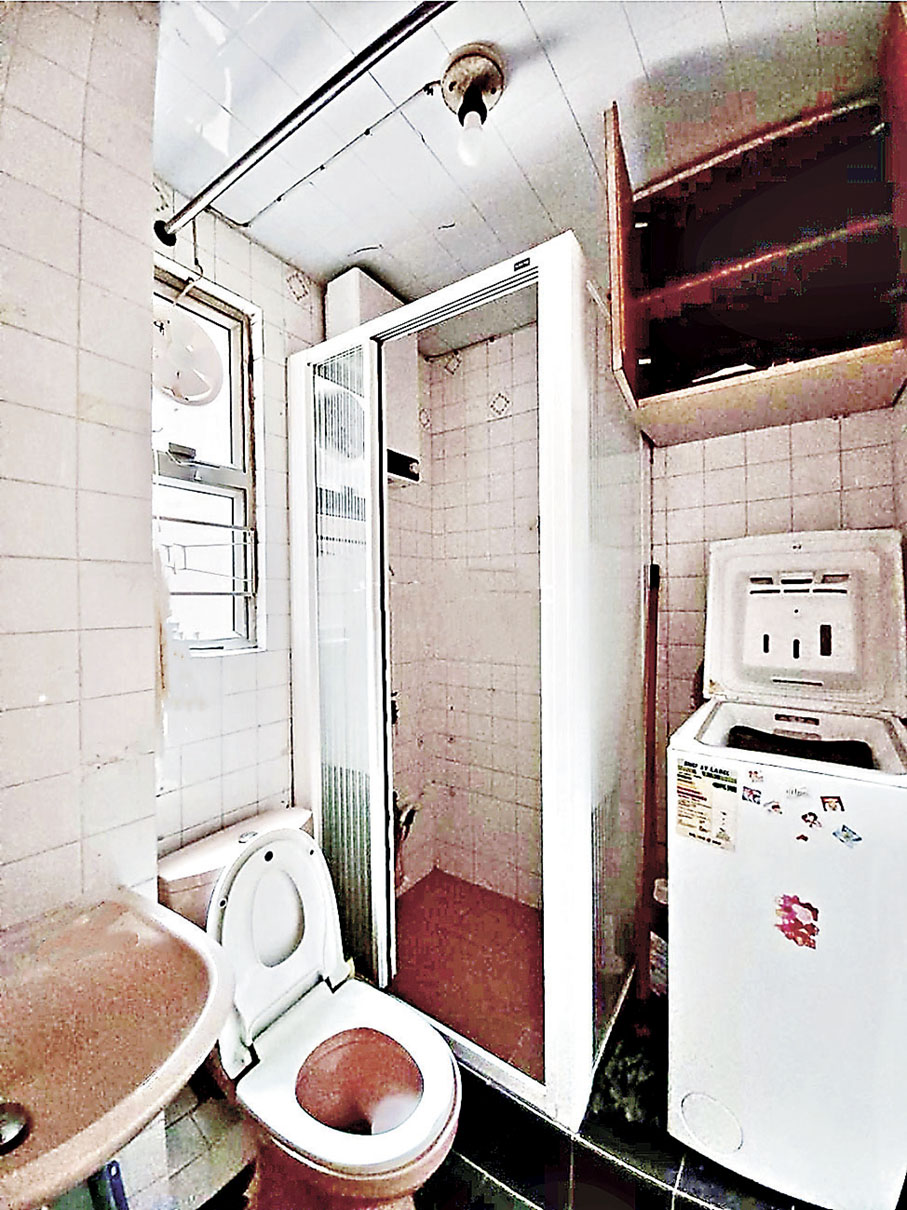 ■廁所採用淋浴間。