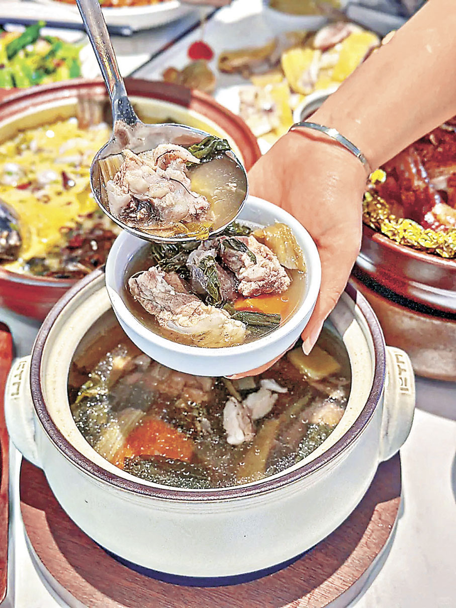 ■菜乾燉豬骨湯清熱潤肺，滋陰補腎。  小紅書@士多啤梨