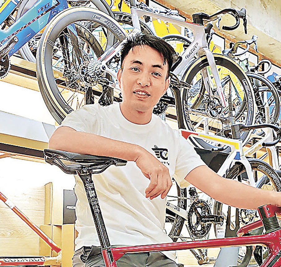 ■鄭星賢提醒騎行人士要注意路面狀況。