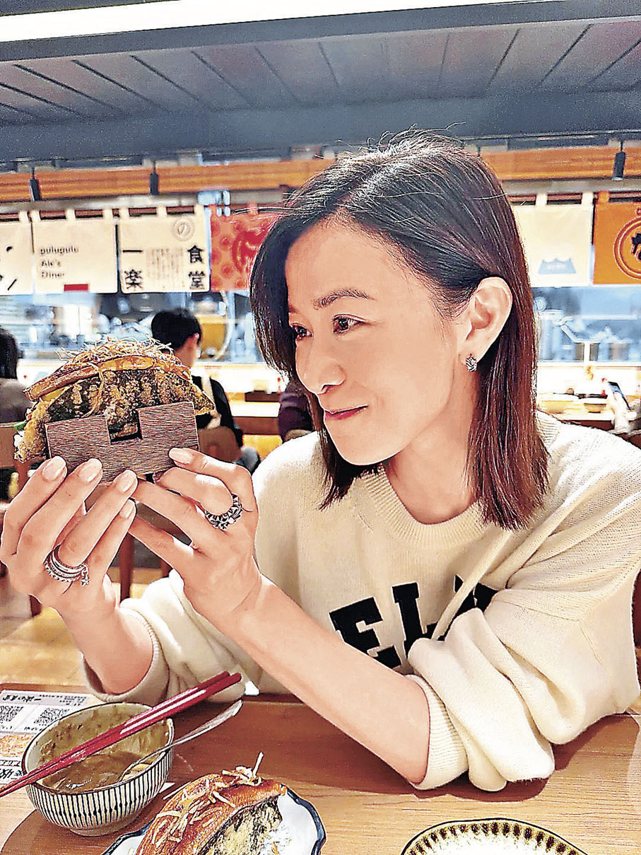 ■阿佘望實超巨型焦糖鵝肝TACO，秒速變為食妹。