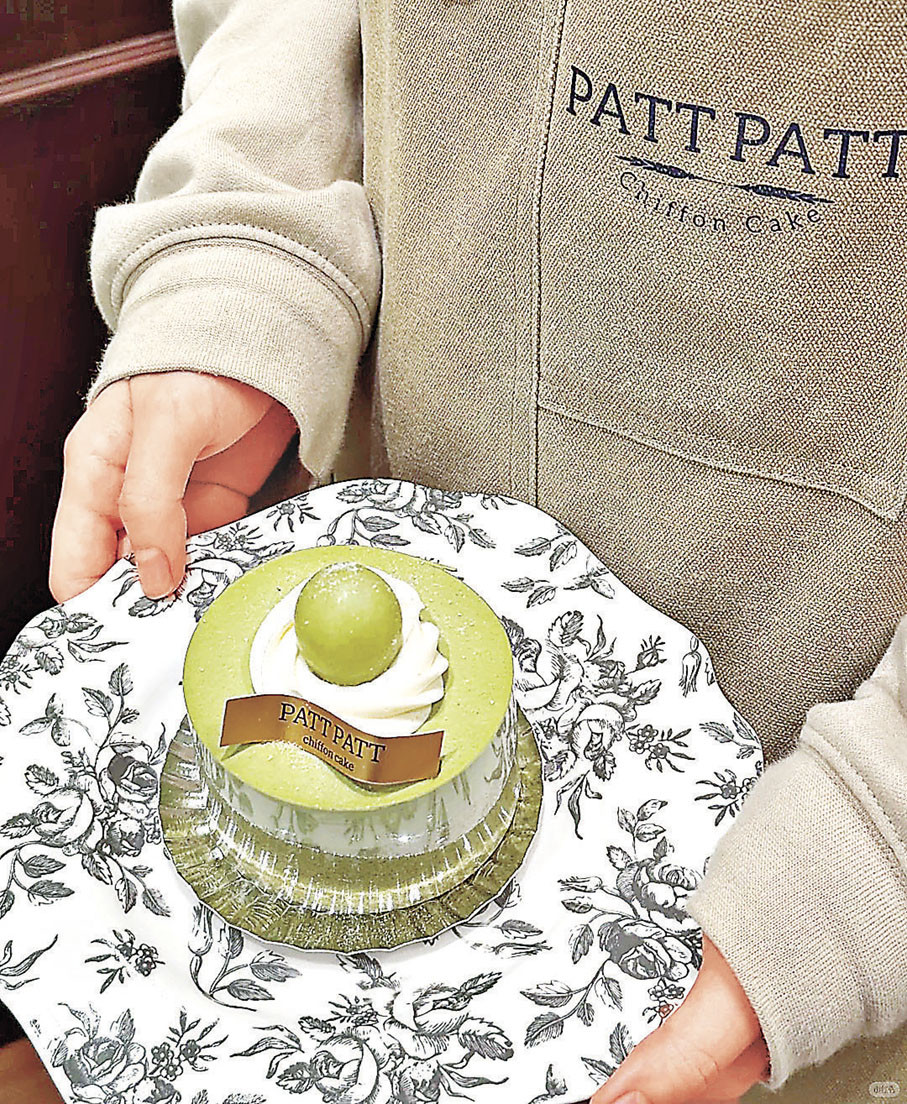 ■抹茶茉莉青提蛋糕細細件易入口。