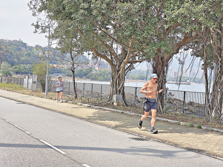 ■吐露港一段全程是大直路。