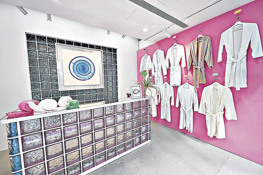 ■陳惠立的作品《夢見游泳池（十六）》。