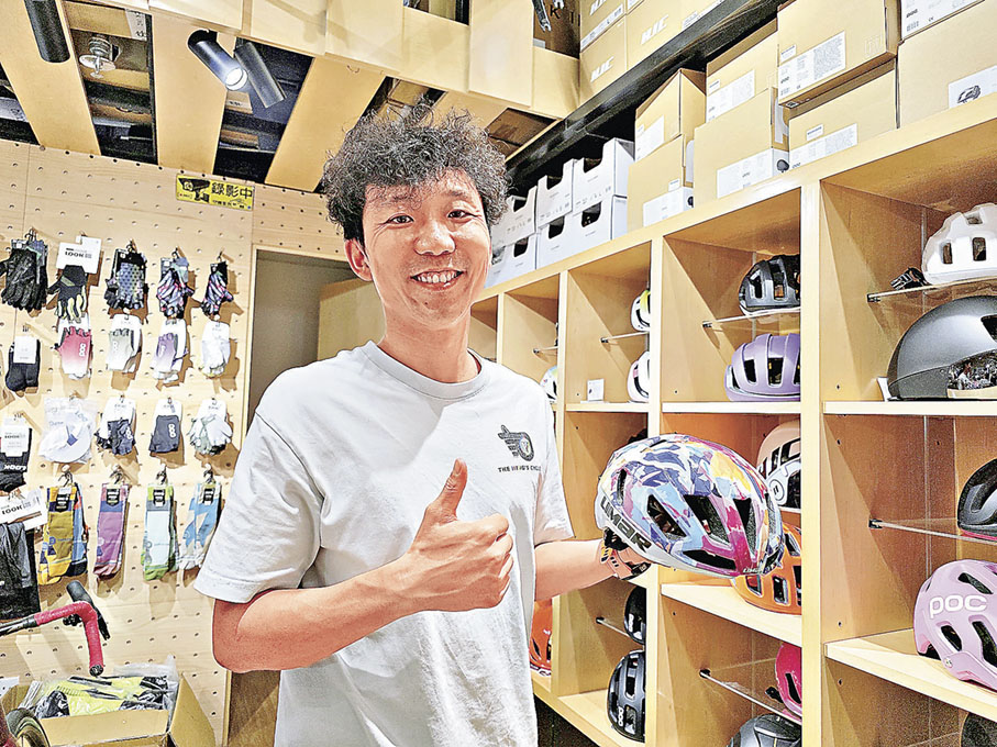 ■張敬煒提醒頭盔要經常清洗及定期更換。