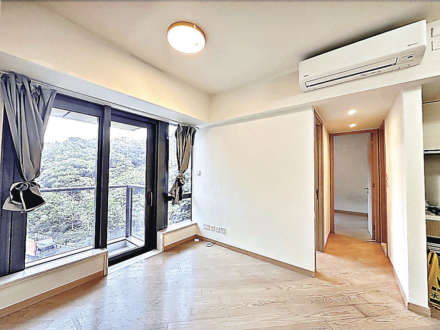 ■客廳外望翠綠山景，心曠神怡。
