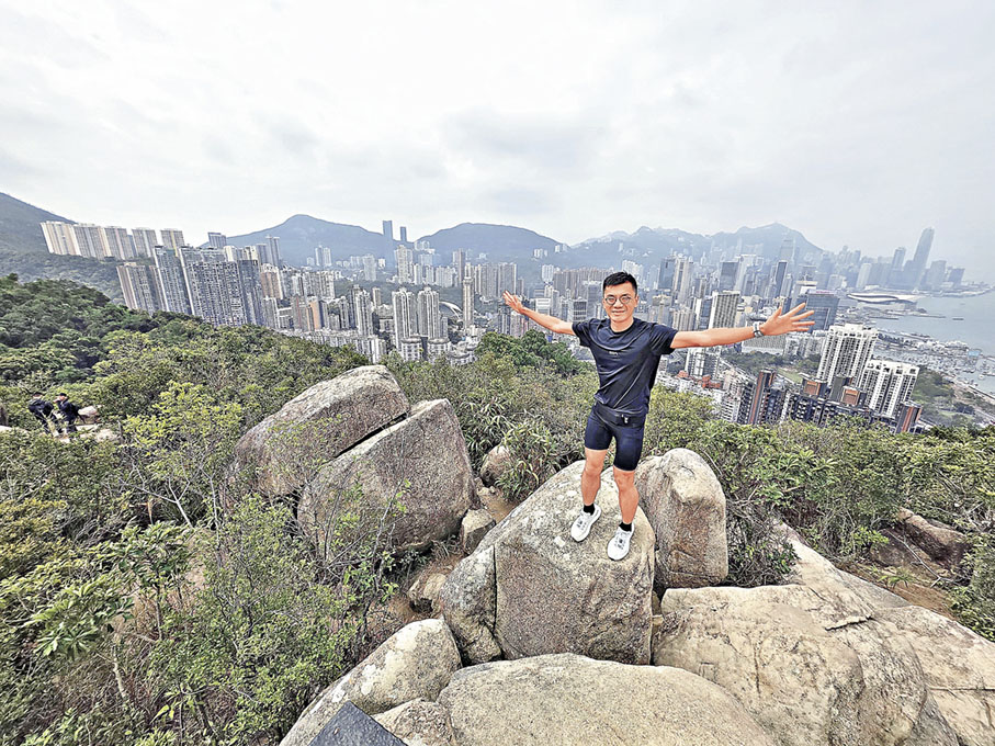 ■登上紅香爐峰能找到不少靚景打卡位。