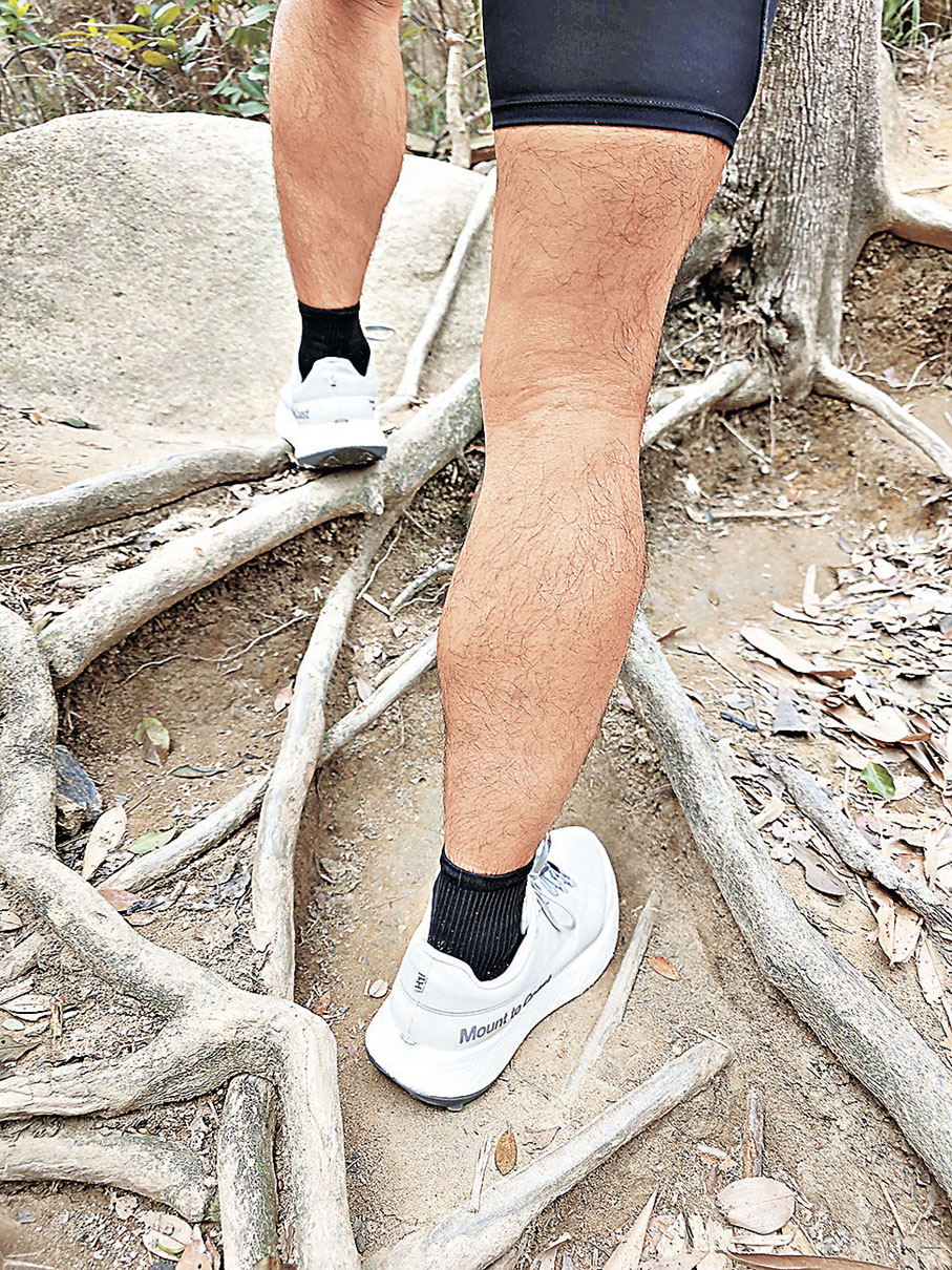 ■H1跑鞋能適應不同路況。