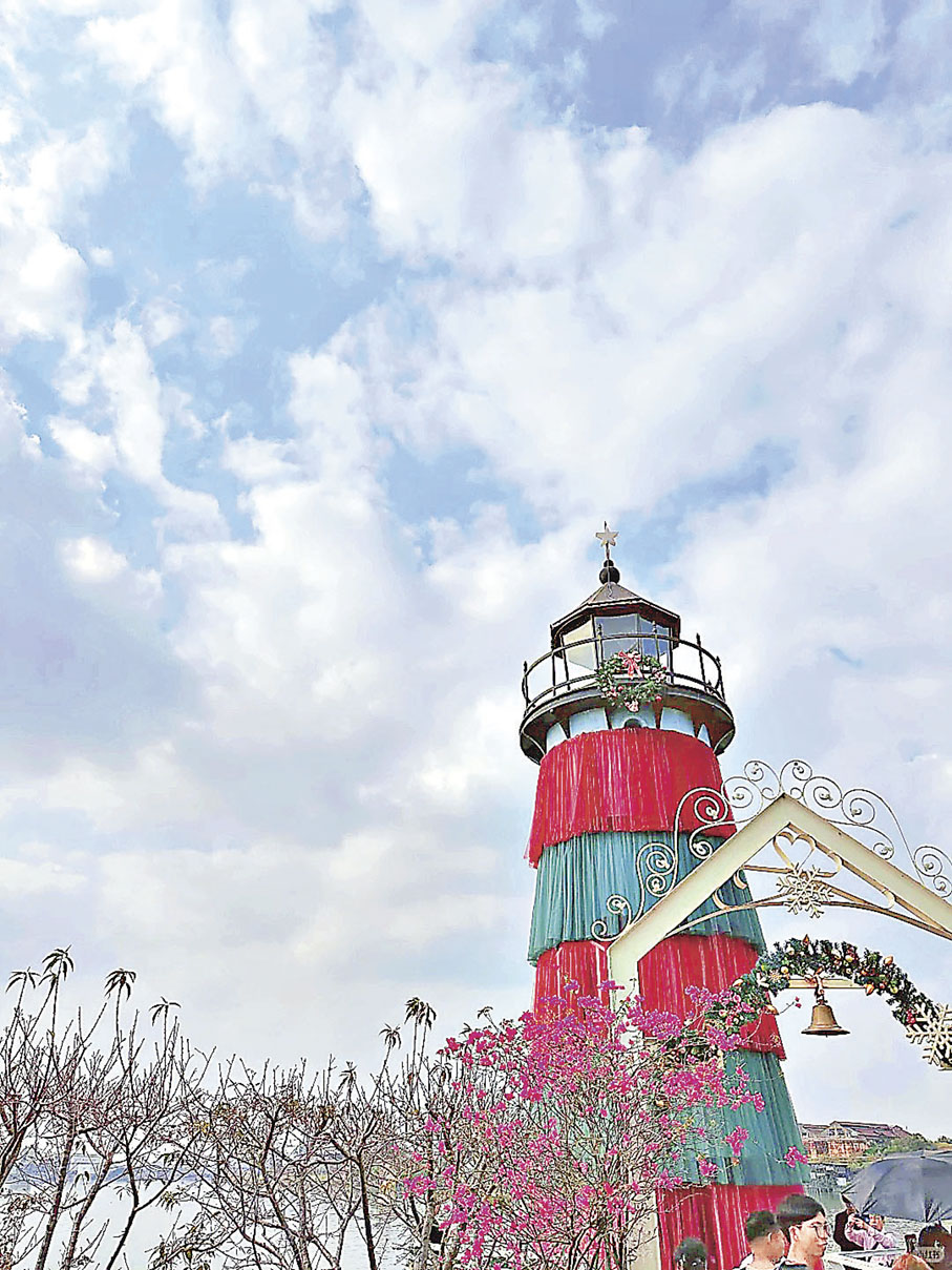 ■海邊燈塔是碼頭標誌性打卡點。 小紅書@X木兆