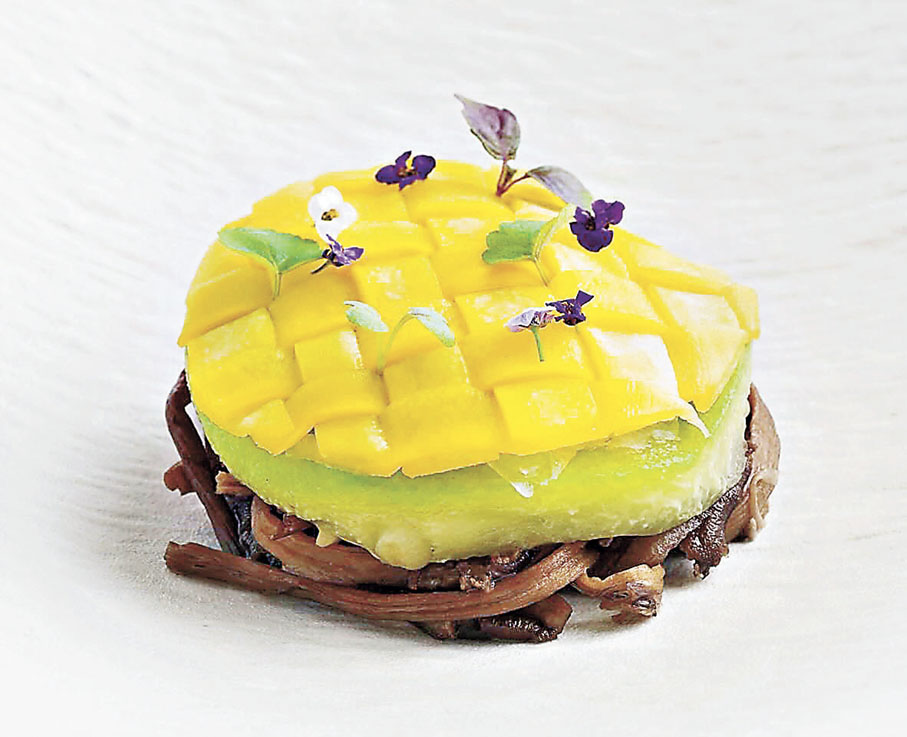 ■在中菜傳統根基下烹調時令蔬果。