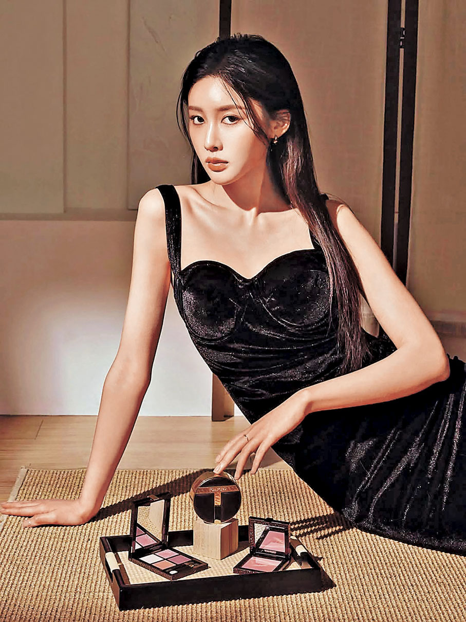 ■TOM FORD彩妝新品，重塑五官立體深邃感。