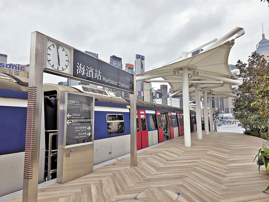 ■灣仔海濱長廊的「海濱站」火車頭是地標之一。