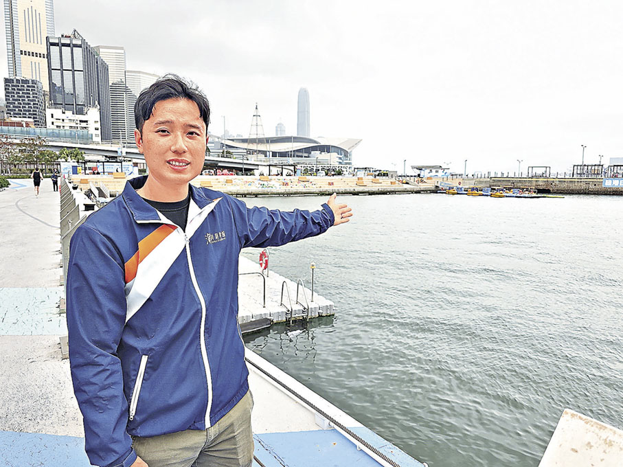 ■Harris指學員可於海岸邊的靜水區適應操作，再跟隨導師踩出維港。