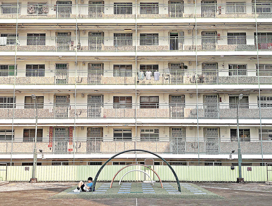 ■平台上的舊式兒童樂園是熱門打卡點。