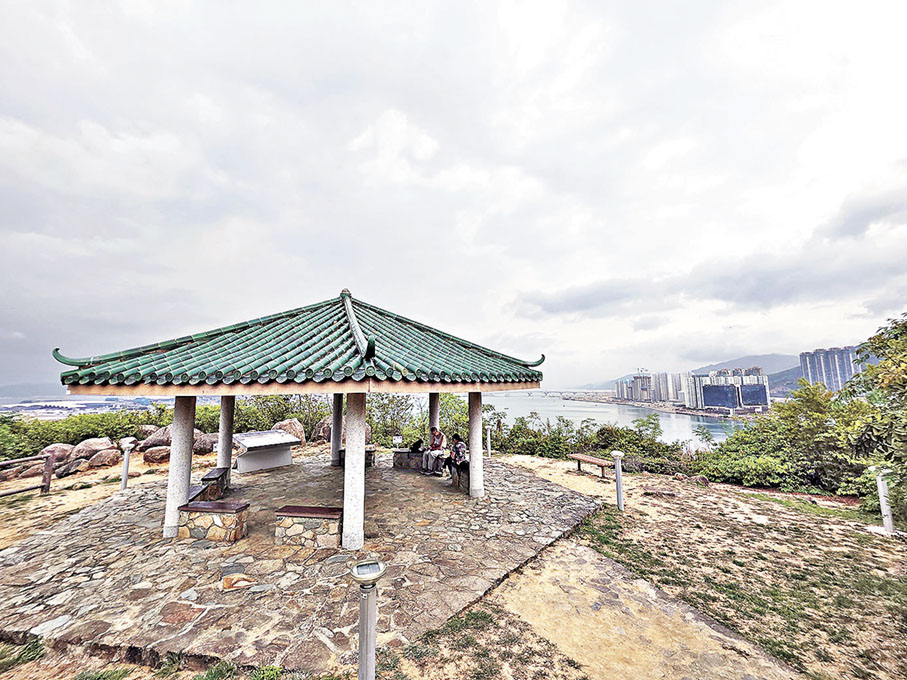 ■觀景山頂可以飽覽東涌景色。