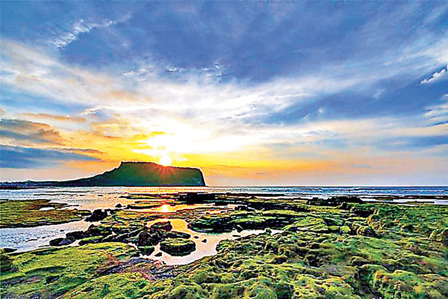 ■城山日出峰觀看日出美景。