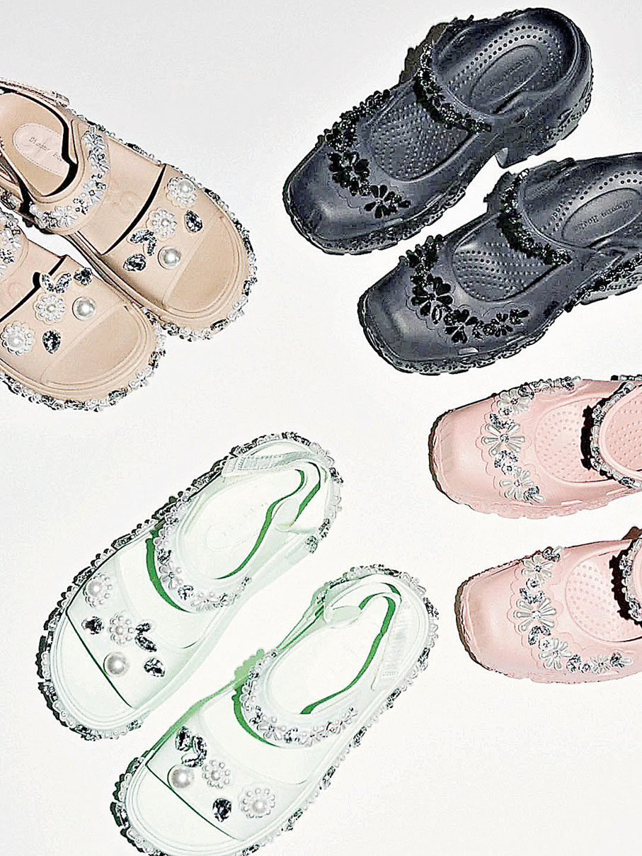 ■Simone Rocha與Crocs今年推出的夢幻新款。